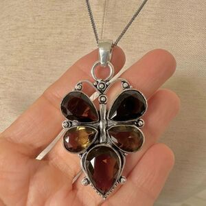 Silver rhinestone pendant necklace